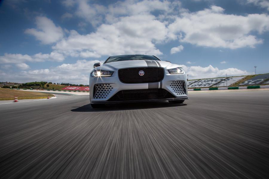  Jaguar XE SV Project 8 (X760) 2017 года  (WW) (фото 40 из 45)